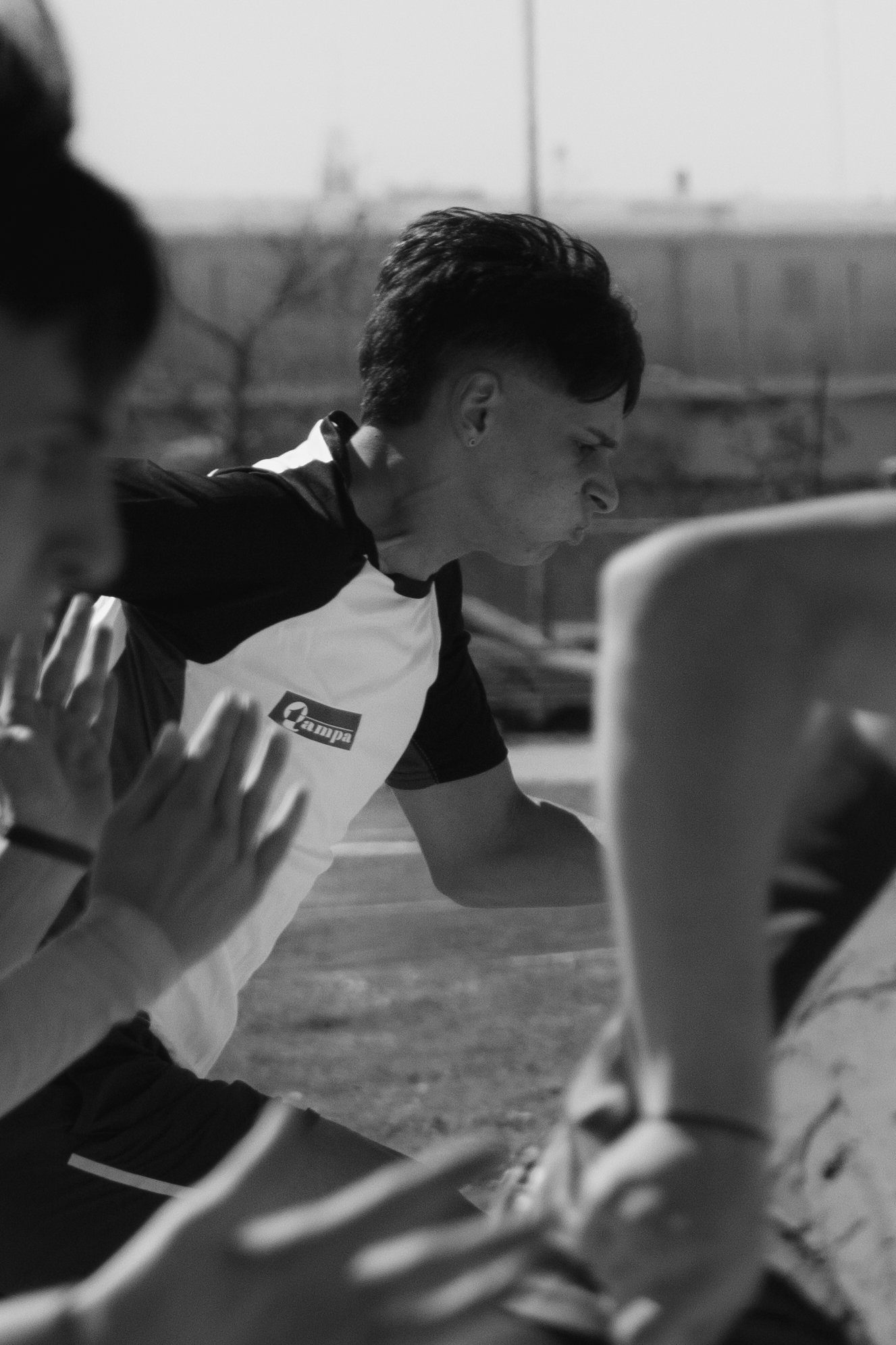 Atleta preparándose para una carrera de vallas